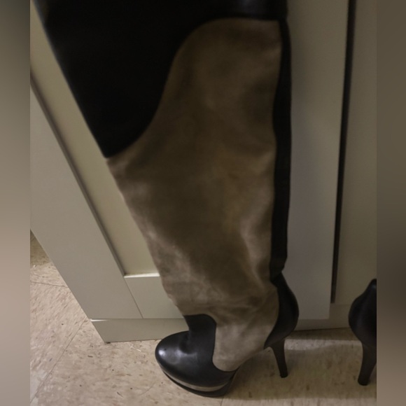 Fendi authentic Stylish Black and Gray Women's Boots - Picture 6 of 6